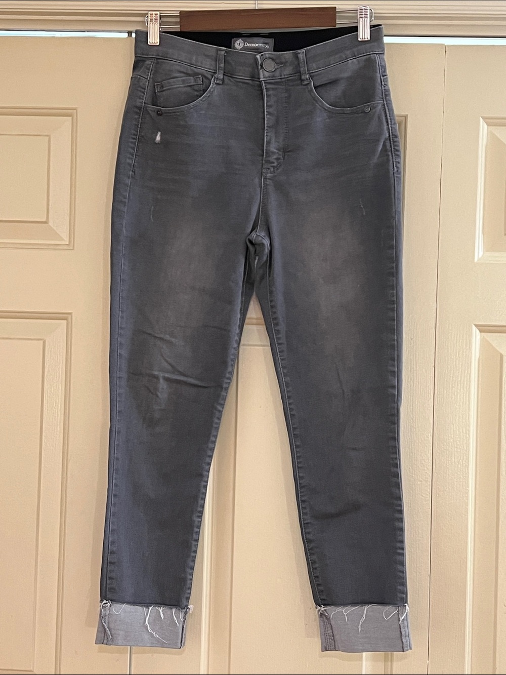 Democracy Ab Technology Gray Cropped Skinny Jeans with Rolled Fray Hem Size 6